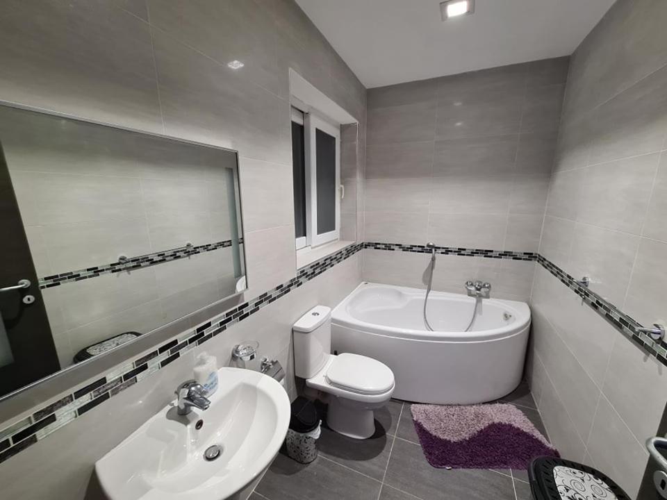 St Julians Central 2 Bedroom Apartment Saint Julian's Exterior photo